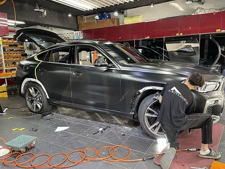 BMW X6 M50d 전체랩핑 [에이버리 사틴블랙] / 서울 서대문