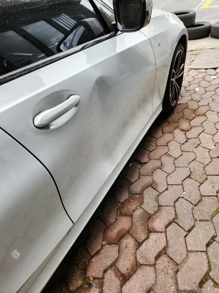 수입차 bmw 사고 수리 랩핑 제거 광택 / 디펜더 판금도색 덴트 // bmw 330e 문짝 교체 없이 복원 수리비 / 서울 서대문구