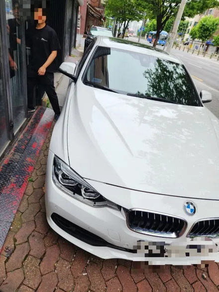 자동차 찌그러짐 수리 / 티구안 도색 비용 / bmw 자차 긁힘 제거 / 벤츠 c200 랩핑 접촉사고 대물 보험처리 정비소 / 서울 서대문구