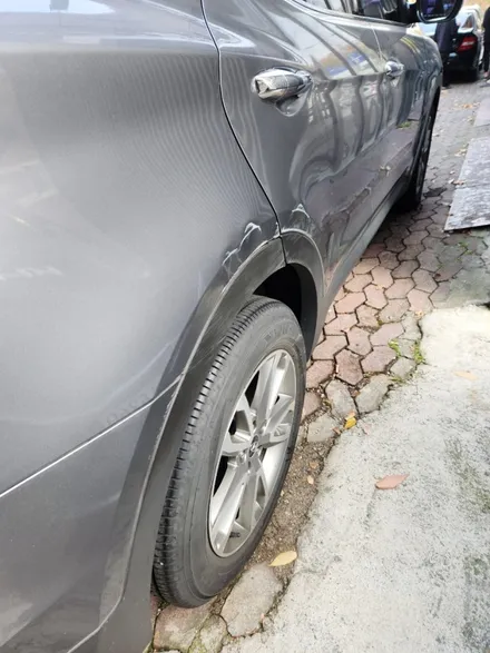 자동차 기스 흠집 제거 비용 / 티볼리 전체 랩핑 제거 광택 / bmw 530i 움푹 들어간곳 덴트 복원 수리점 견적 / 서울 서대문구