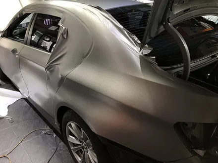 BMW528i 전체랩핑 가격 상담후 티타늄브러쉬 랩핑으로 결정 / 서울 서대문