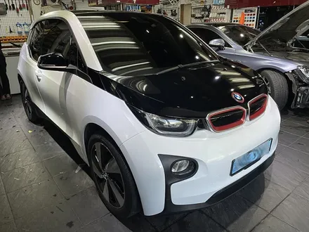 BMW i3 전체랩핑 다이아몬드 화이트 레드 포인트랩핑 / 서울 서대문