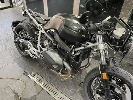 BMW 알나인티 레이서 사틴블랙 바이크랩핑 / 서울 서대문