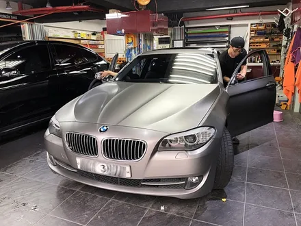 BMW528i 전체랩핑 가격 상담후 티타늄브러쉬 랩핑으로 결정 / 서울 서대문