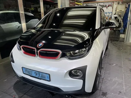BMW i3 전체랩핑 다이아몬드 화이트 레드 포인트랩핑 / 서울 서대문