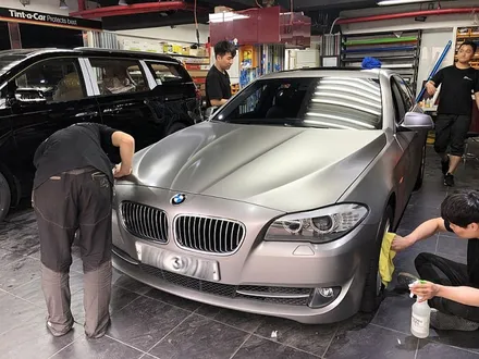 BMW528i 전체랩핑 가격 상담후 티타늄브러쉬 랩핑으로 결정 / 서울 서대문