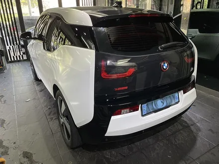 BMW i3 전체랩핑 다이아몬드 화이트 레드 포인트랩핑 / 서울 서대문