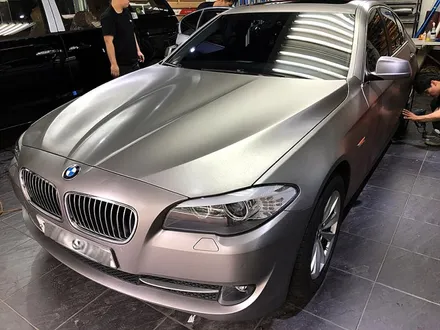 BMW528i 전체랩핑 가격 상담후 티타늄브러쉬 랩핑으로 결정 / 서울 서대문