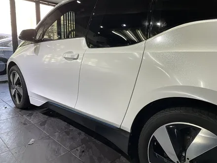 BMW i3 전체랩핑 다이아몬드 화이트 레드 포인트랩핑 / 서울 서대문