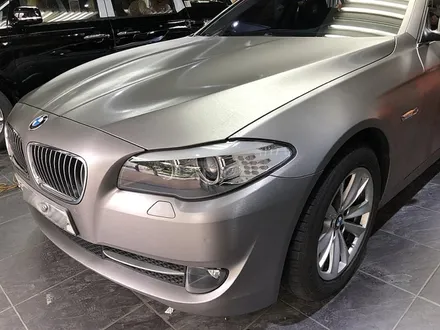 BMW528i 전체랩핑 가격 상담후 티타늄브러쉬 랩핑으로 결정 / 서울 서대문