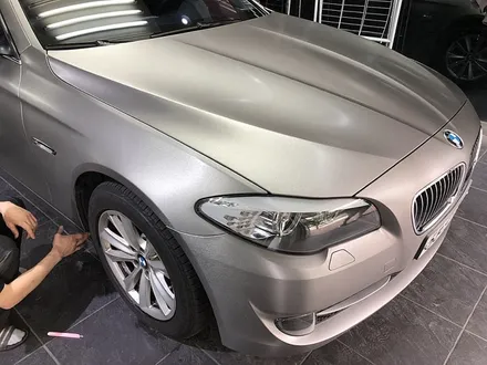 BMW528i 전체랩핑 가격 상담후 티타늄브러쉬 랩핑으로 결정 / 서울 서대문