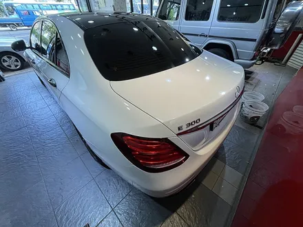 서울랩핑 잘하는곳 벤츠E300 전체랩핑 글로스화이트 / 서울 서대문구