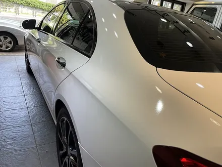 서울랩핑 잘하는곳 벤츠E300 전체랩핑 글로스화이트 / 서울 서대문구