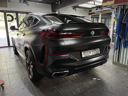 BMW X6 M50d 전체랩핑 [에이버리 사틴블랙] / 서울 서대문