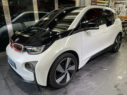 BMW i3 전체랩핑 다이아몬드 화이트 레드 포인트랩핑 / 서울 서대문