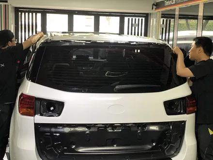 더뉴카니발 전체랩핑 화이트유광 [자동차 색상변경] / 서울 서대문