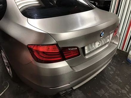 BMW528i 전체랩핑 가격 상담후 티타늄브러쉬 랩핑으로 결정 / 서울 서대문