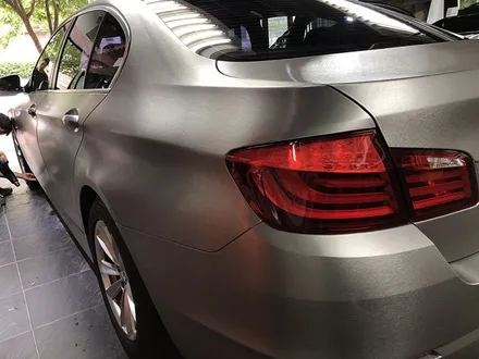 BMW528i 전체랩핑 가격 상담후 티타늄브러쉬 랩핑으로 결정 / 서울 서대문