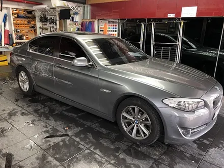 BMW528i 전체랩핑 가격 상담후 티타늄브러쉬 랩핑으로 결정 / 서울 서대문