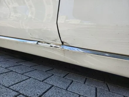 자동차 흠집 벤츠 e300 문짝 덴트 복원 / bmw 530i 접촉사고 범퍼 판금도색 / 재규어 xf 대물 보험처리 랩핑 제거 정비소 / 서울 서대문구