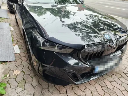 차량 범퍼 복원 가격 ? BMW G60 5시리즈 범퍼 깨짐 수리 업체 / 서울 서대문