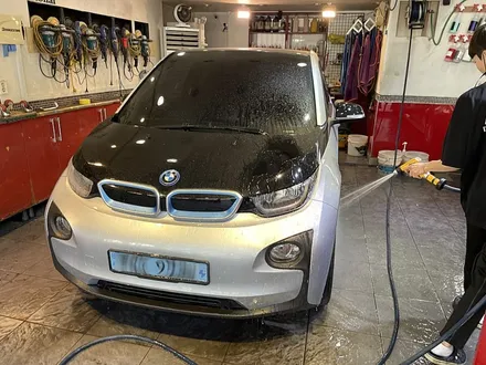 BMW i3 전체랩핑 다이아몬드 화이트 레드 포인트랩핑 / 서울 서대문