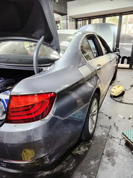 수입차 bmw 사고 수리 랩핑 제거 광택 / 디펜더 판금도색 덴트 // bmw 330e 문짝 교체 없이 복원 수리비 / 서울 서대문구