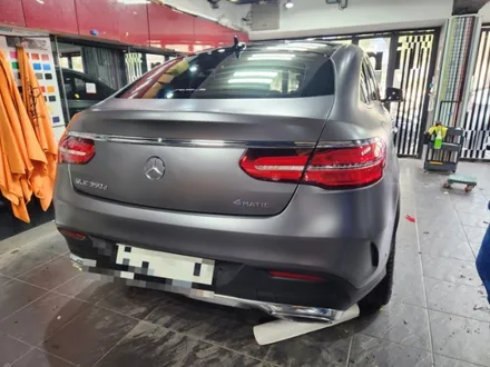 벤츠 gle 전체랩핑 // 자동차 긁힘 자차 보험 수리 아우디 찌그러진 휀더 범퍼 판금도색 // bmw 530i 앞유리 열차단 썬팅 가격 / 서울 서대문구