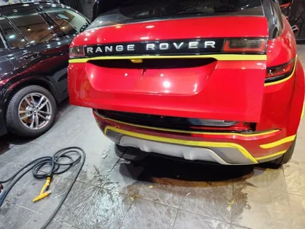 레인지로버 이보크 ppf 랩핑 전체 / 포르쉐 카이엔 자차 보험처리 덴트 판금도색 / 벤츠 cls400d 주차장 접촉사고 긁힘 수리 유리막코팅 전문 서비스센터 / 서울 서대문구