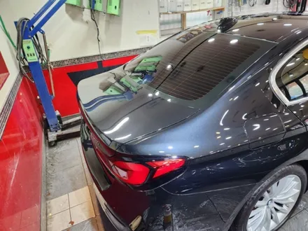 자동차 흠집 제거 광택 유리막코팅 bmw 530i / 포드 익스플로러 페인트 까짐 부분도색 덴트 단독사고 수리/ 포르쉐 범퍼 전체 랩핑 전문업체 / 서울 서대문구