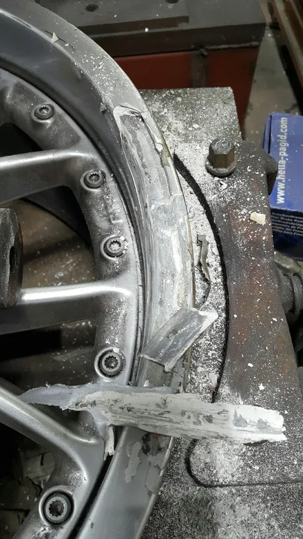 [부산휠수리][부산휠복원][부산중고휠] 간만에보는 BBS 대략난감 휠수리! / 부산 기장군