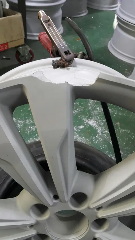 [부산휠수리][부산휠복원][부산중고휠]벤츠S500 19인치 휠깨짐 수리 다야컷 재생하기 / 부산 기장군