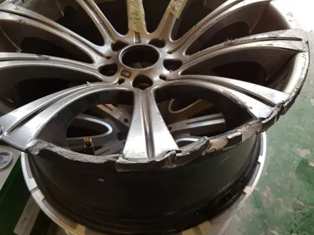 [부산휠수리][부산휠복원][부산중고휠] BMW E60 M5사고건 깨짐수리! / 부산 기장군