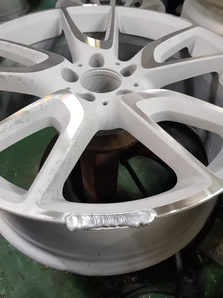 [부산휠복원][부산중고휠][벤츠중고휠][부산휠수리]벤츠E45AMG 20인치 주차상처 휠수리 다야컷팅 휠복원 / 부산 기장군