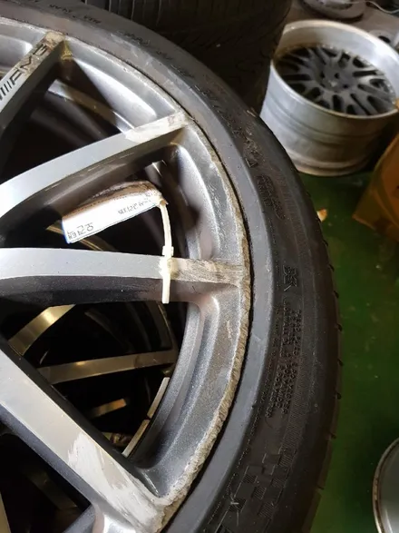 [부산휠복원]벤츠S63AMG20인치 찌그러짐 교정 주차상처 수리복원 / 부산 기장군
