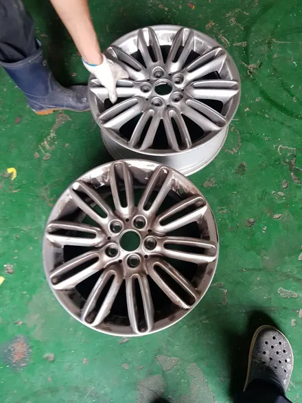 [부산휠복원][더휠]BMW 미니 주차상처 및 찌그러짐 교정후 티탄실버 분체도장 / 부산 기장군