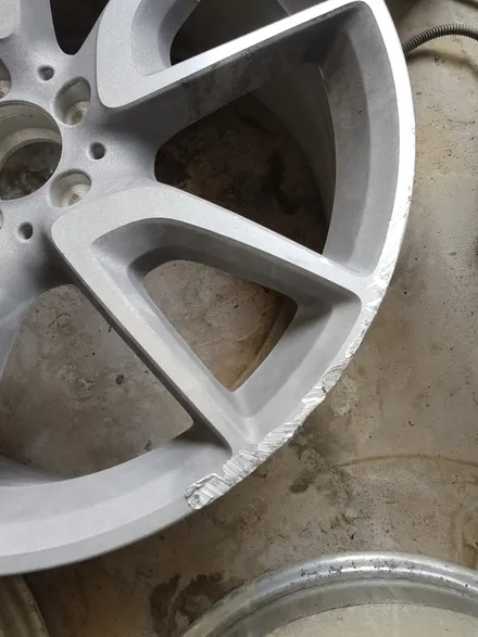 원조[부산휠복원][부산휠수리] 벤츠E43Amg 20인치 주차상처 휠수리 휠복원 다야컷팅 재생하기! / 부산 기장군