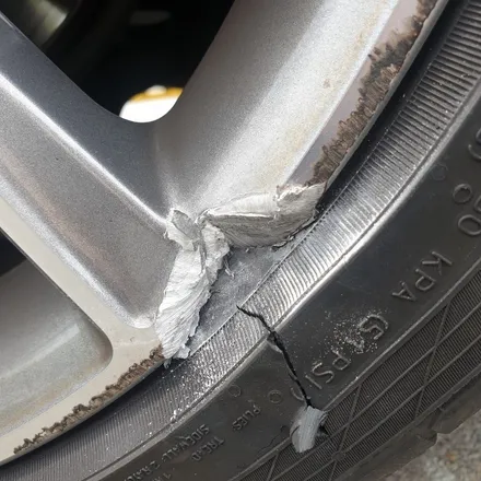 원조[부산휠복원][부산휠수리]벤츠 C200Amg 19인치 주차상처 휠수리 휠복원 다야컷팅 재생하기! / 부산 기장군