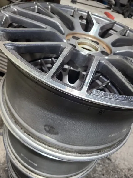 벤츠C63AMG 19인치 단조 포밍휠 주차상처 휠복원 휠도색 작업으로 77만 견적 작업! / 부산 기장군
