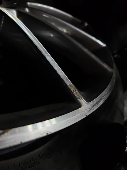 원조[부산휠복원] 벤츠 E400 AMG 휠굴절 핸들떨림 차체떨림 휠바란스교정 / 부산 기장군