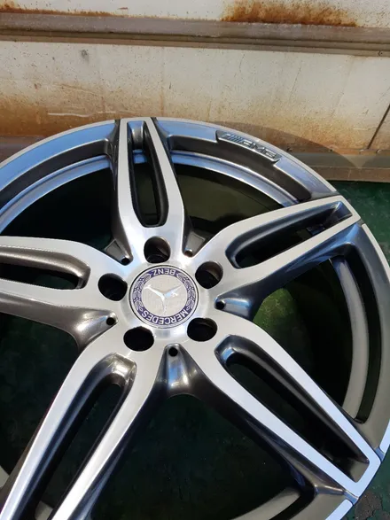 [부산휠복원][부산중고휠][부산휠수리] 벤츠 E350 AMG 19인치휠 주차상처 다야컷팅 휠복원 / 부산 기장군