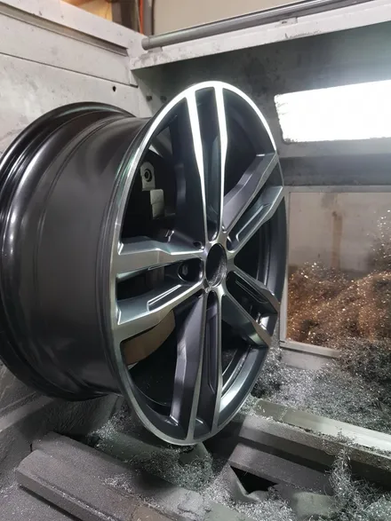 [원조]부산휠복원 BMW 430 19인치 704M 주차상처 휠수리 휠복원 다야컷팅 재생하기! / 부산 기장군
