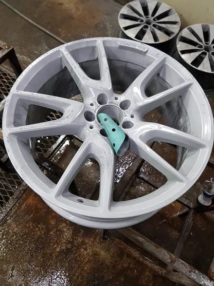 원조[부산휠복원][부산휠수리] 벤츠E43amg 20인치 주차상처 휠수리 휠복원 다야컷팅 재생하기 / 부산 기장군