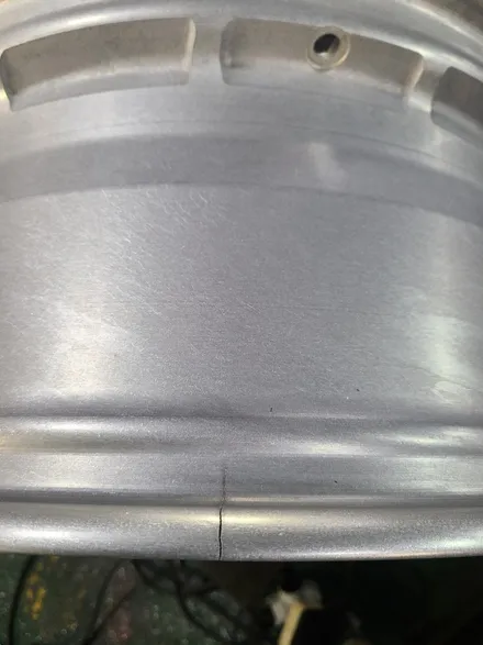 벤츠S63AMG 20인치 주차상처 휠수리 휠복원 휠도색 휠크랙 휠용접 작업하기! / 부산 기장군