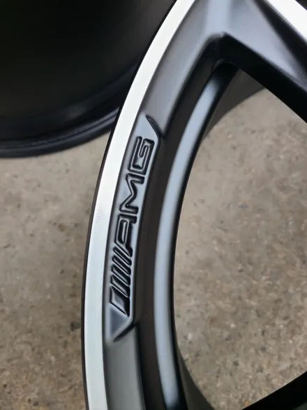 원조[부산휠복원]벤츠 E63 AMG 20인치 주차상처 휠수리 휠복원 다야컷팅 재생하기! / 부산 기장군