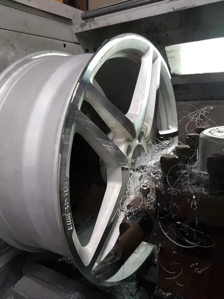 원조[부산휠복원][부산휠수리] [벤츠휠복원.[벤츠휠수리]벤츠w221-S63amg 20인치 단조 포밍휠 주차상처 휠수리/휠복원/다야컷팅재생! / 부산 기장군