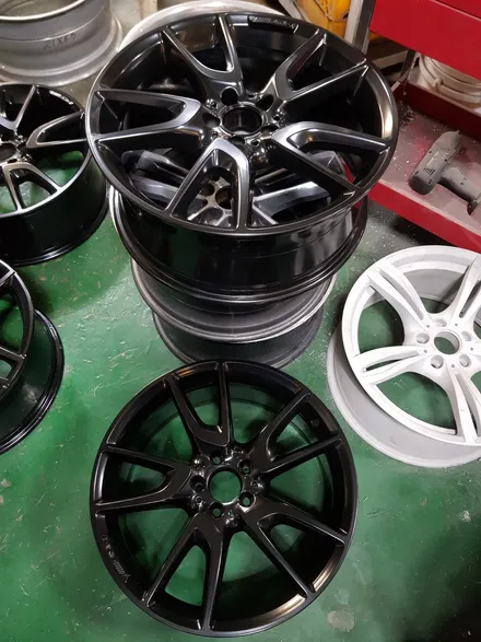 원조[부산휠복원][부산휠수리] 벤츠E43Amg 20인치 주차상처 휠수리 휠복원 다야컷팅 재생하기! / 부산 기장군