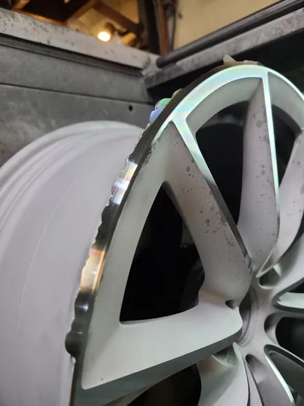 원조[부산휠복원][부산휠수리]BMW Z4 19인치 휠수리 휠복원 다야컷팅 재생하기! / 부산 기장군