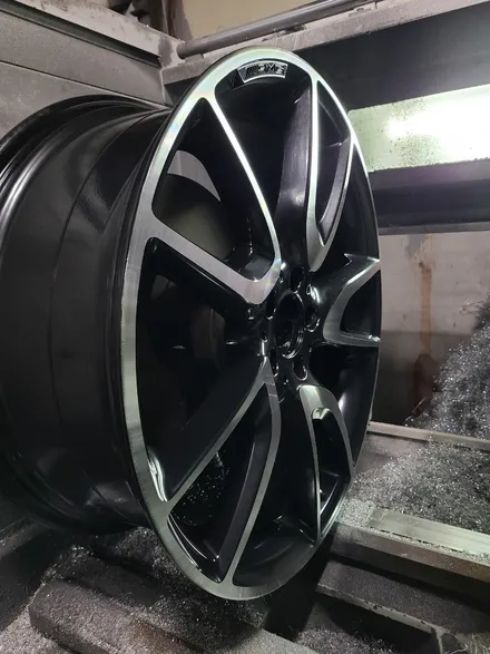 원조[부산휠복원]벤츠GLC43 AMG 21인치 주차상처 휠수리 휠복원 휠도색 / 부산 기장군