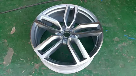 원조[부산휠복원][부산휠수리]아우디 SQ5 21인치 주차상처 용접가공 도장 다야컷팅 작업 / 부산 기장군